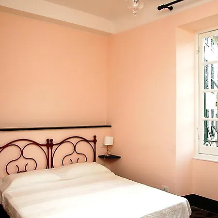 Sleeps 4 Wifi Apartment