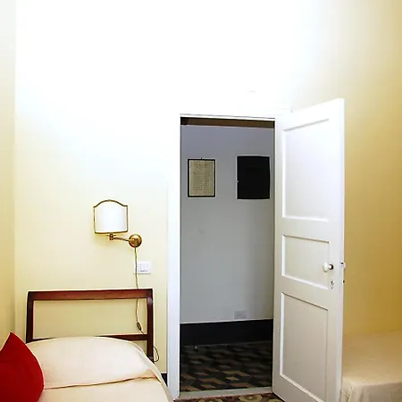 Sleeps 4 Wifi דירה